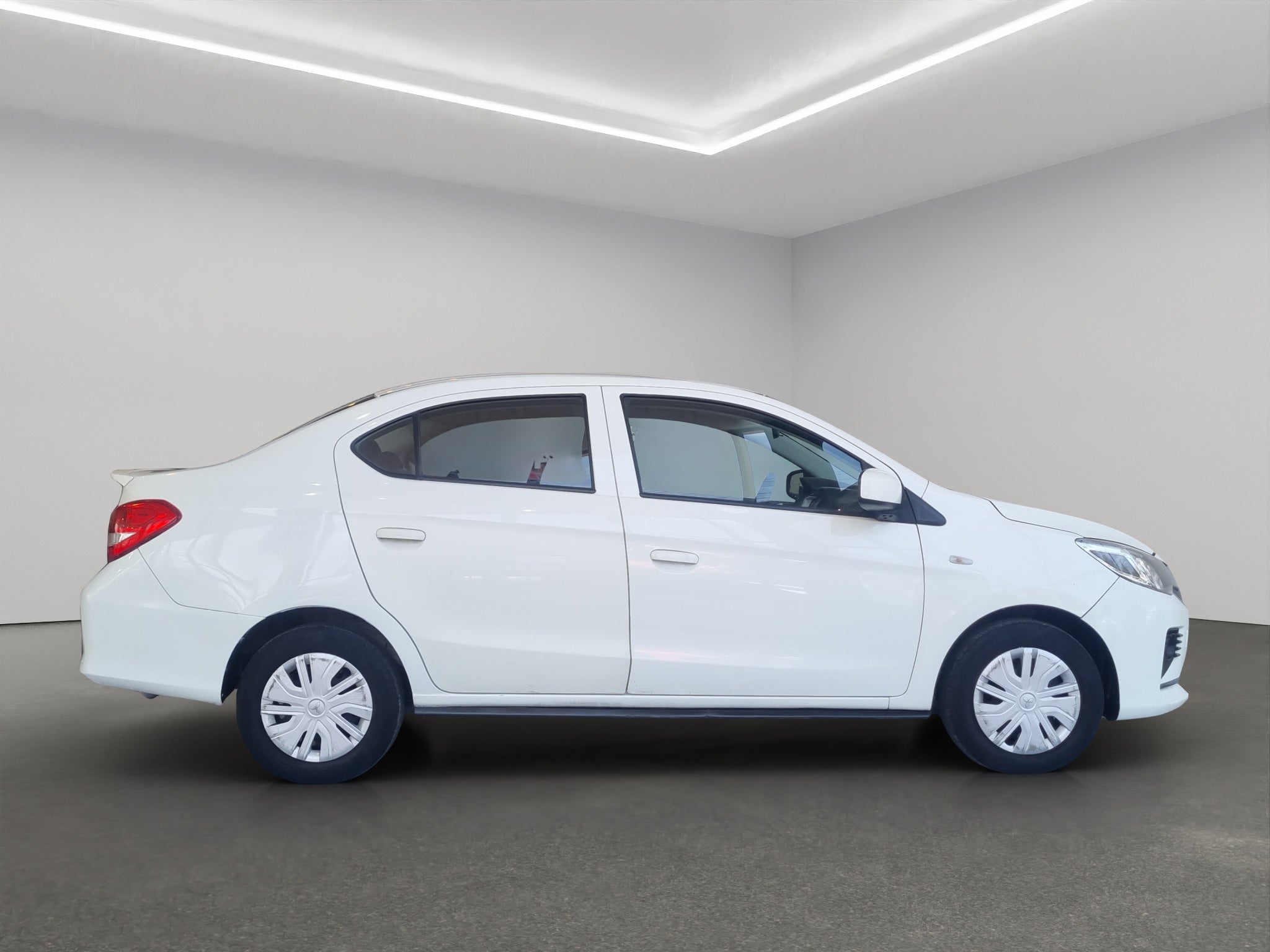2021 Mitsubishi Mirage 4 pts. G4 GLX, TM5, a/ac., VE del., R-14 (cambio de línea)