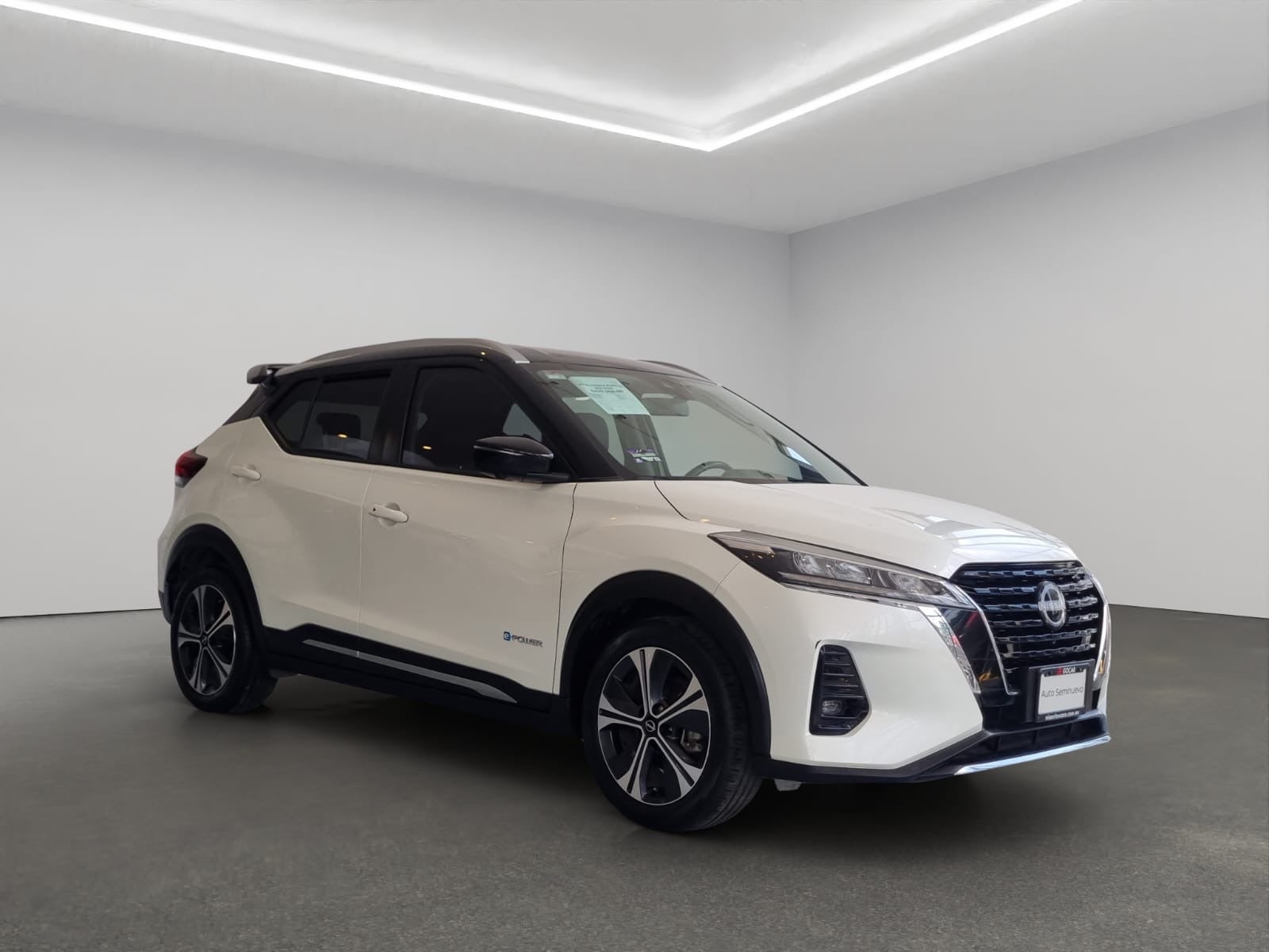 2024 Nissan Kicks VUD 5 pts. Platinum e-Power, E-REV, TA, piel, ADAS, RA-17 (línea anterior)