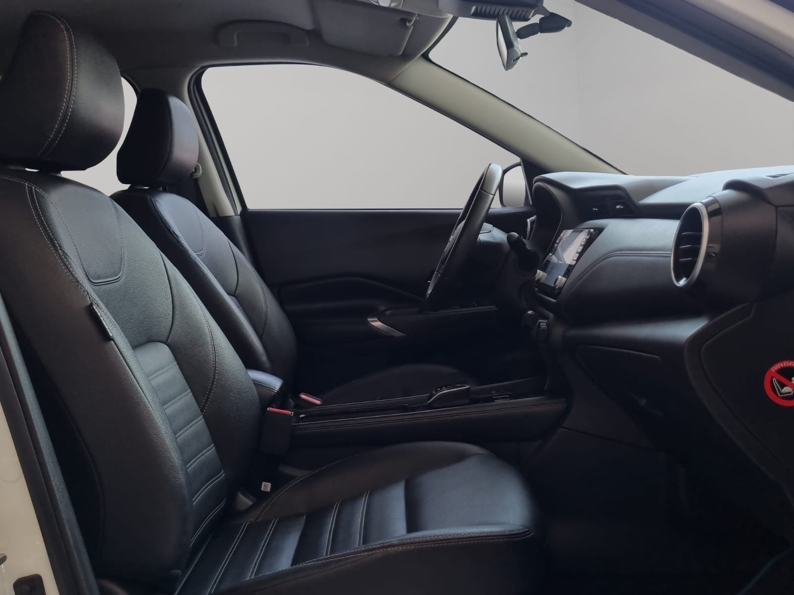 2024 Nissan Kicks VUD 5 pts. Platinum e-Power, E-REV, TA, piel, ADAS, RA-17 (línea anterior)