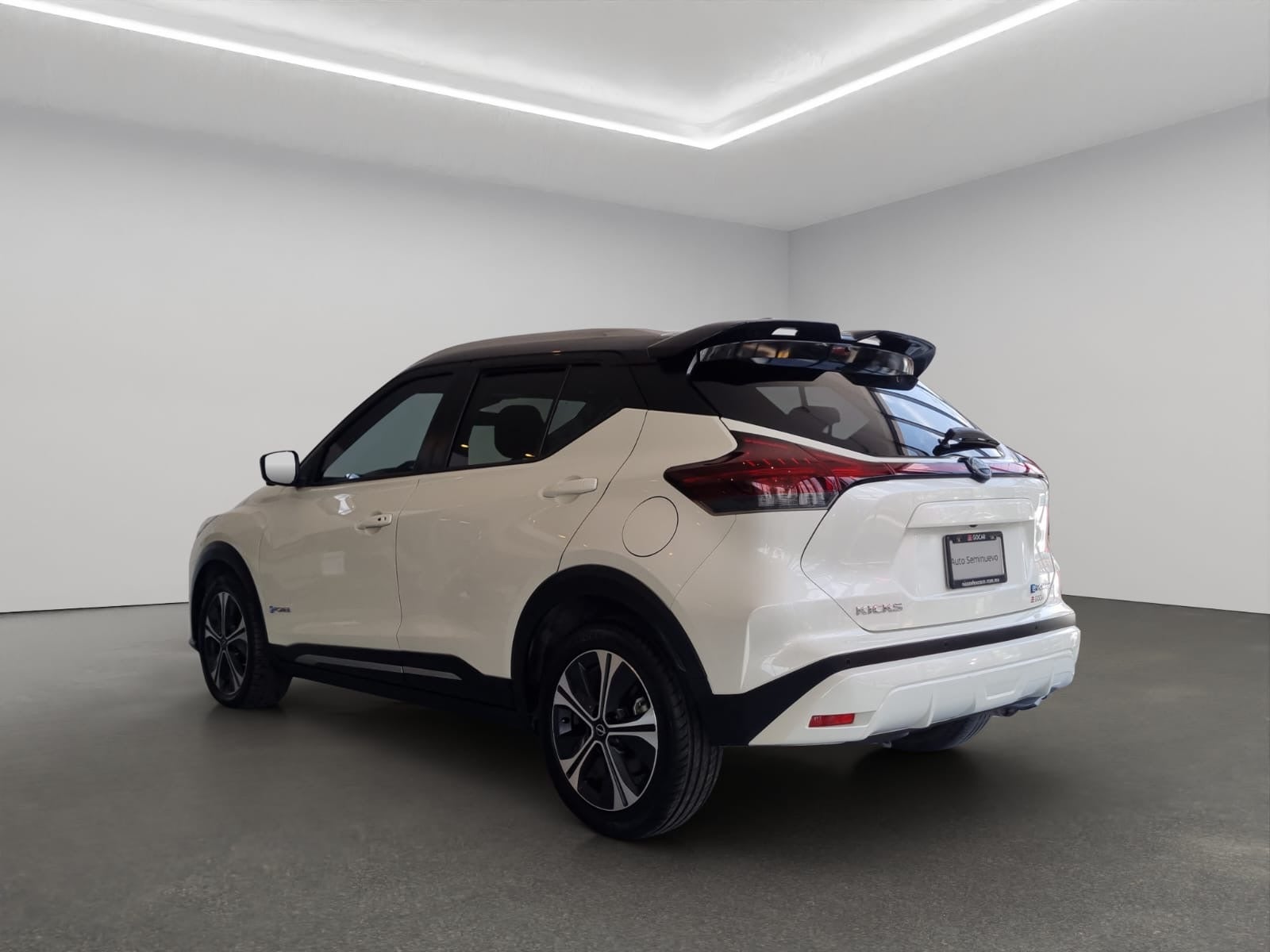 2024 Nissan Kicks VUD 5 pts. Platinum e-Power, E-REV, TA, piel, ADAS, RA-17 (línea anterior)