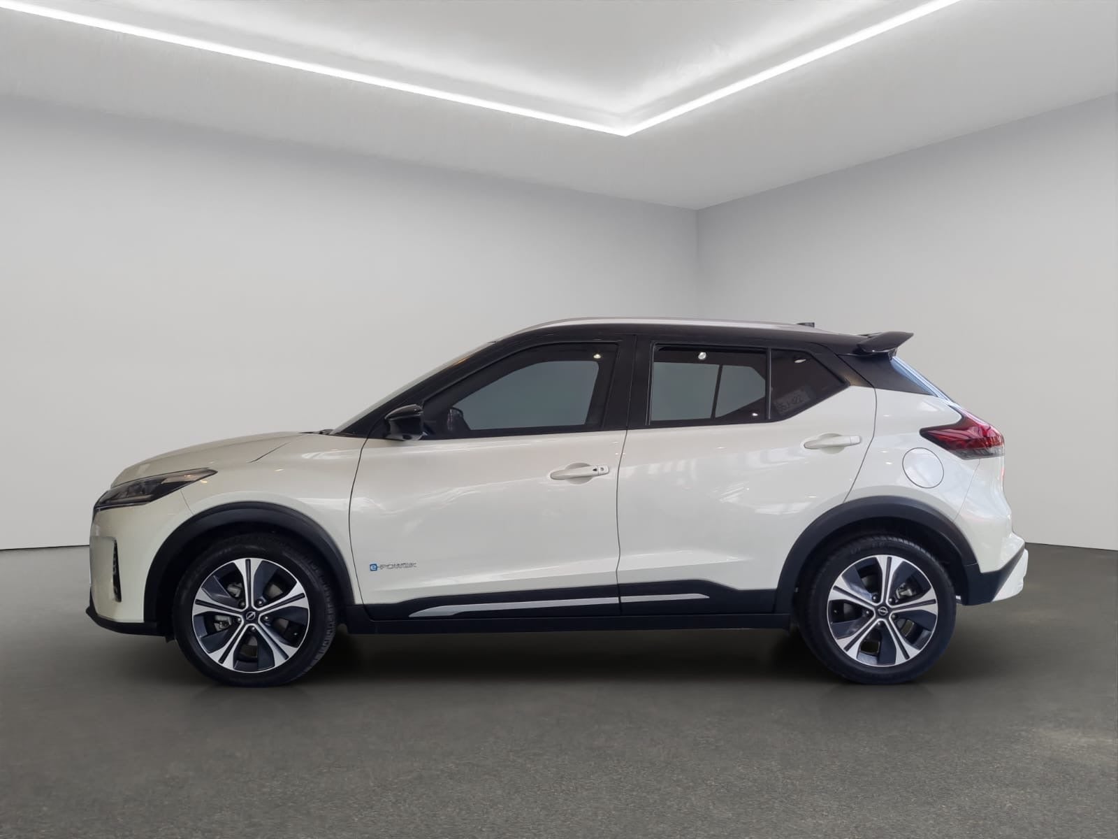 2024 Nissan Kicks VUD 5 pts. Platinum e-Power, E-REV, TA, piel, ADAS, RA-17 (línea anterior)