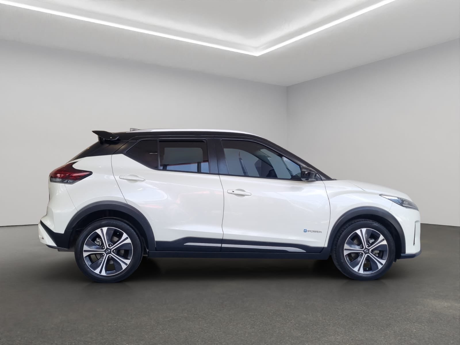 2024 Nissan Kicks VUD 5 pts. Platinum e-Power, E-REV, TA, piel, ADAS, RA-17 (línea anterior)