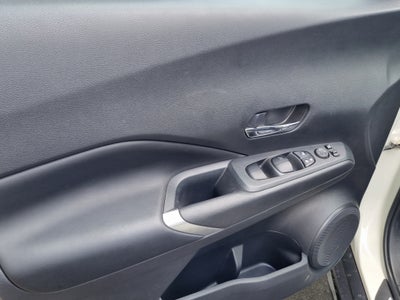 2025 Nissan Kicks VUD 5 pts. Play Exclusive e-Power, E-REV, TA, piel, RA-17 (línea nueva)