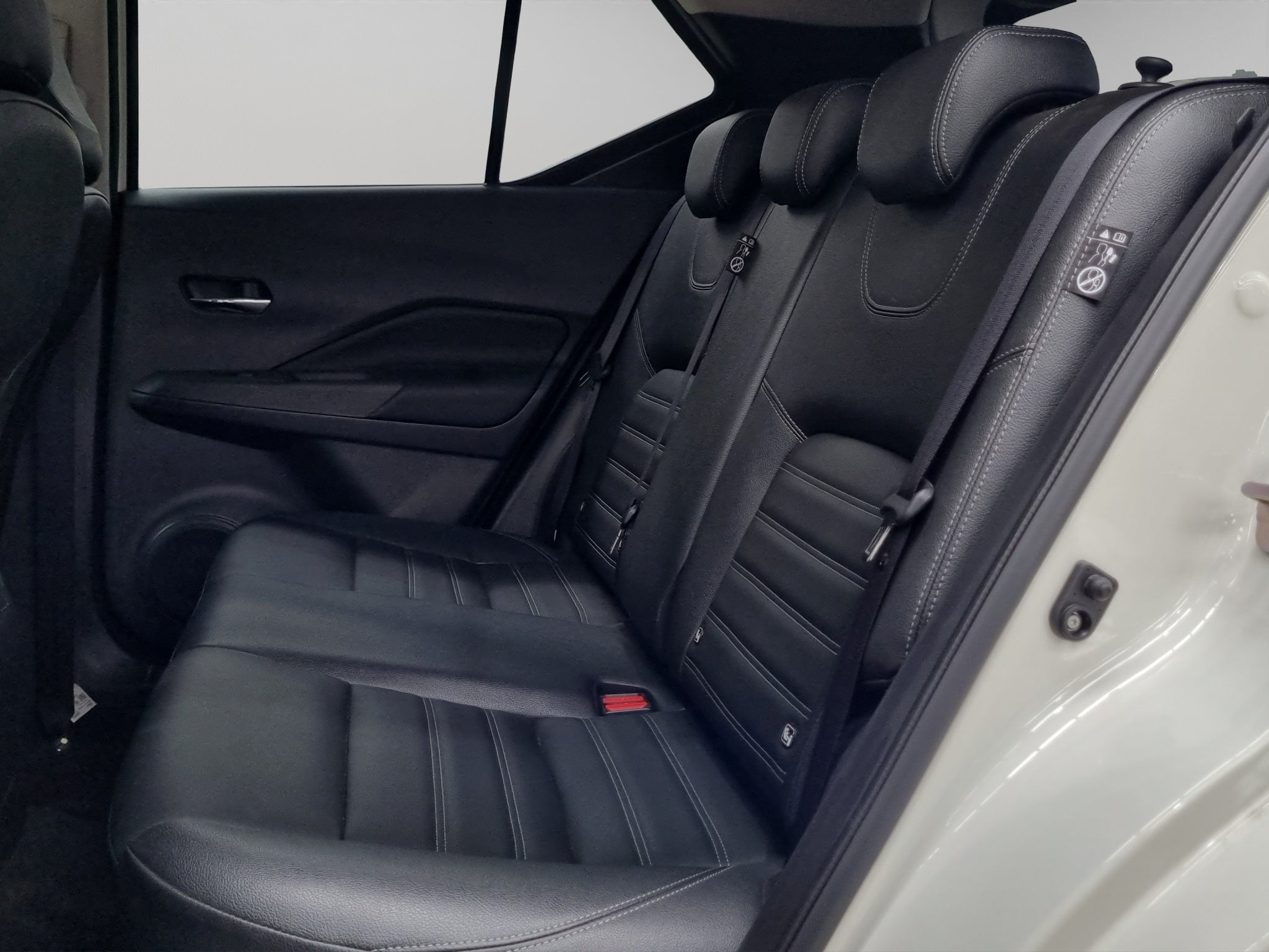 2025 Nissan Kicks VUD 5 pts. Play Exclusive e-Power, E-REV, TA, piel, RA-17 (línea nueva)