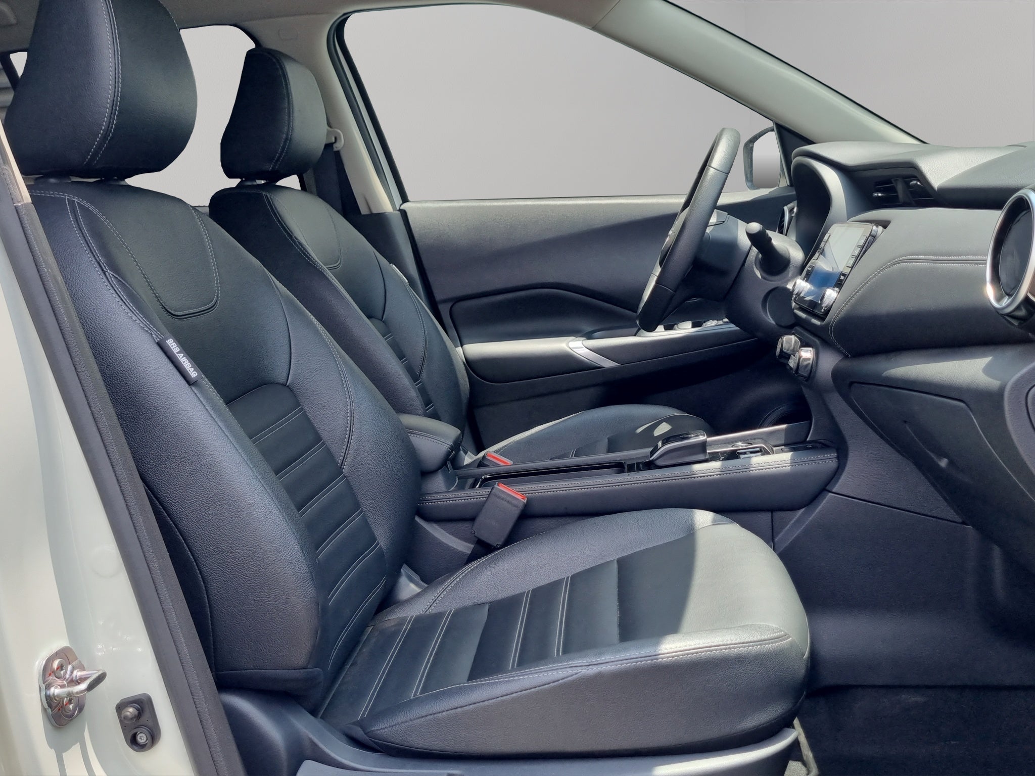 2025 Nissan Kicks VUD 5 pts. Play Exclusive e-Power, E-REV, TA, piel, RA-17 (línea nueva)