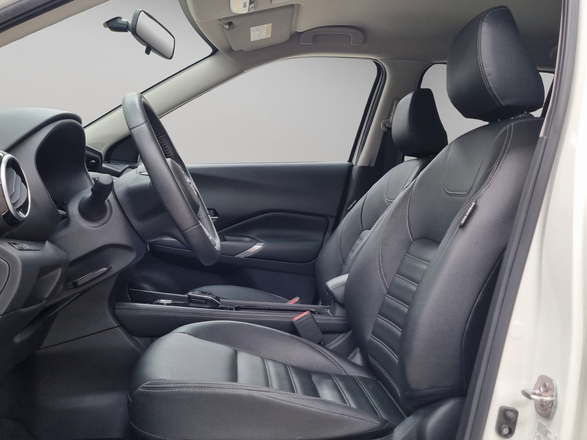 2025 Nissan Kicks VUD 5 pts. Play Exclusive e-Power, E-REV, TA, piel, RA-17 (línea nueva)