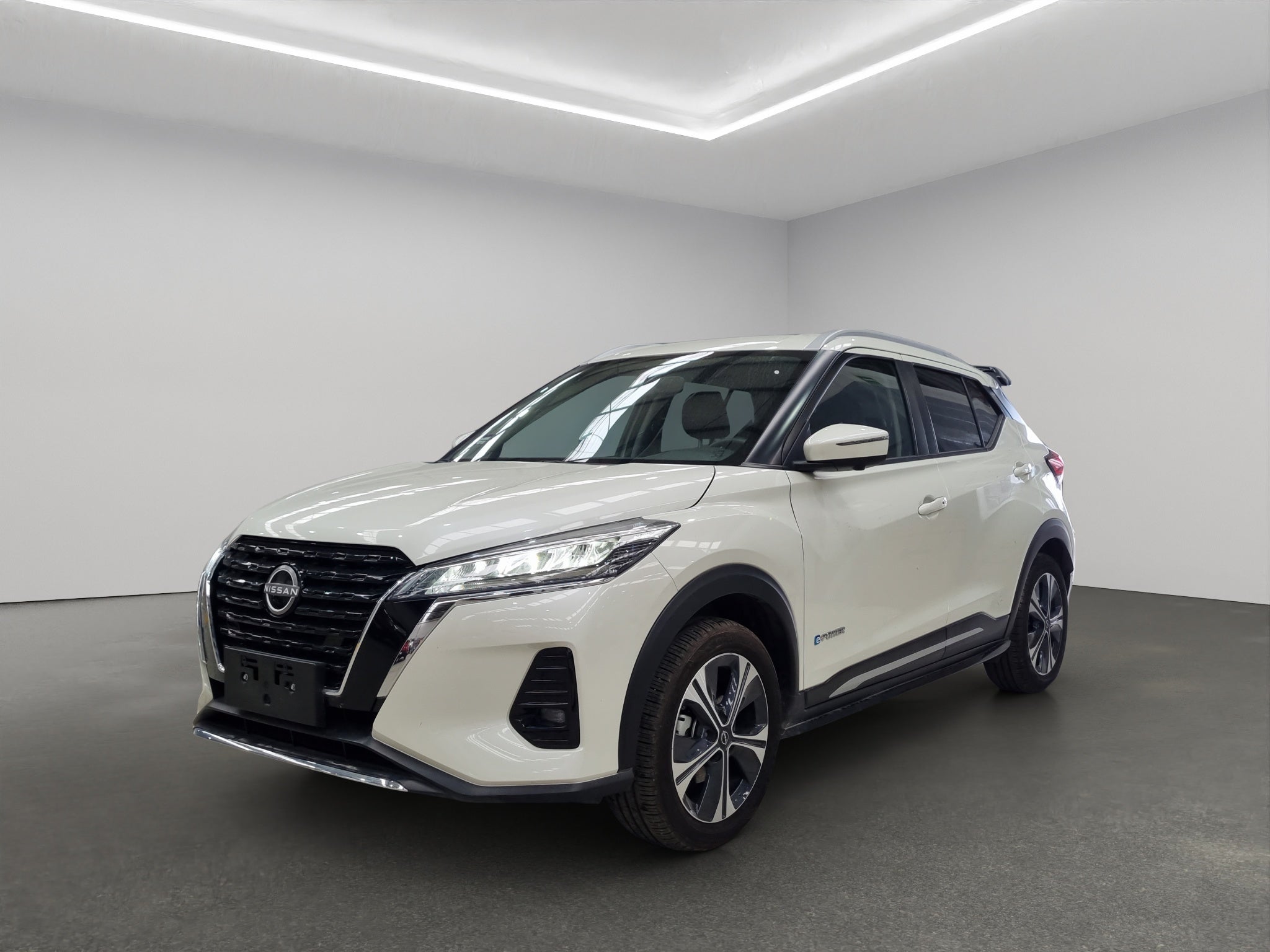 2025 Nissan Kicks VUD 5 pts. Play Exclusive e-Power, E-REV, TA, piel, RA-17 (línea nueva)