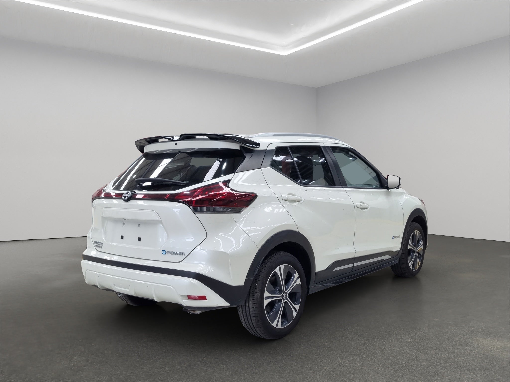 2025 Nissan Kicks VUD 5 pts. Play Exclusive e-Power, E-REV, TA, piel, RA-17 (línea nueva)
