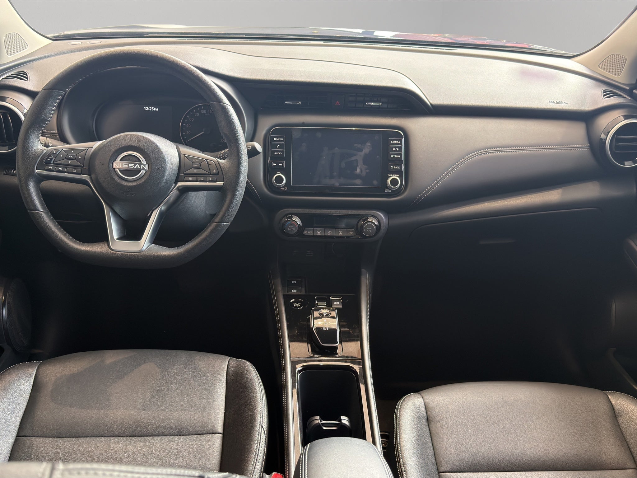 2024 Nissan Kicks VUD 5 pts. Platinum e-Power, E-REV, TA, piel, ADAS, RA-17 (línea anterior)