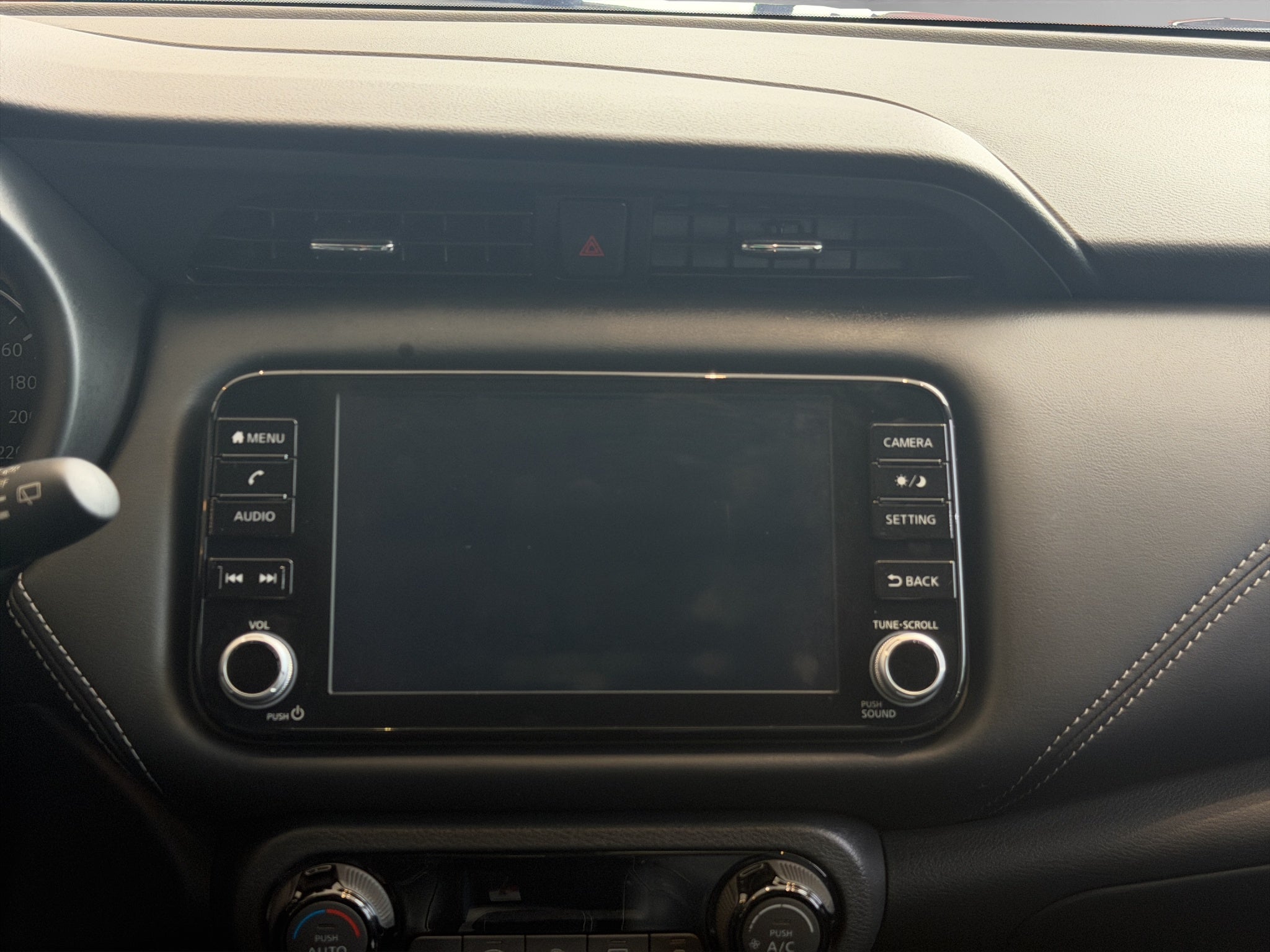 2024 Nissan Kicks VUD 5 pts. Platinum e-Power, E-REV, TA, piel, ADAS, RA-17 (línea anterior)