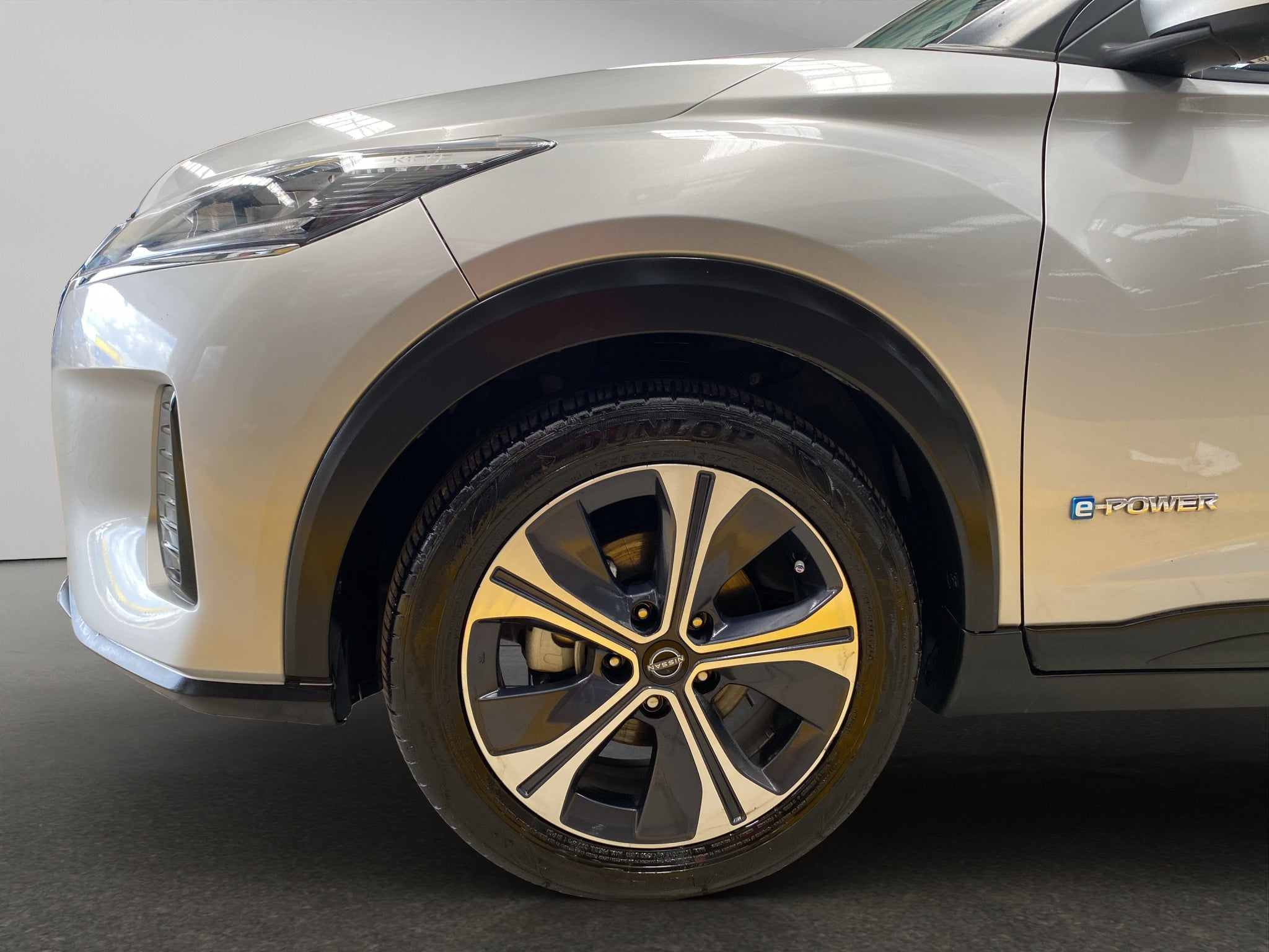 2024 Nissan Kicks VUD 5 pts. Advance e-Power, E-REV, TA, RA-17 (línea anterior)