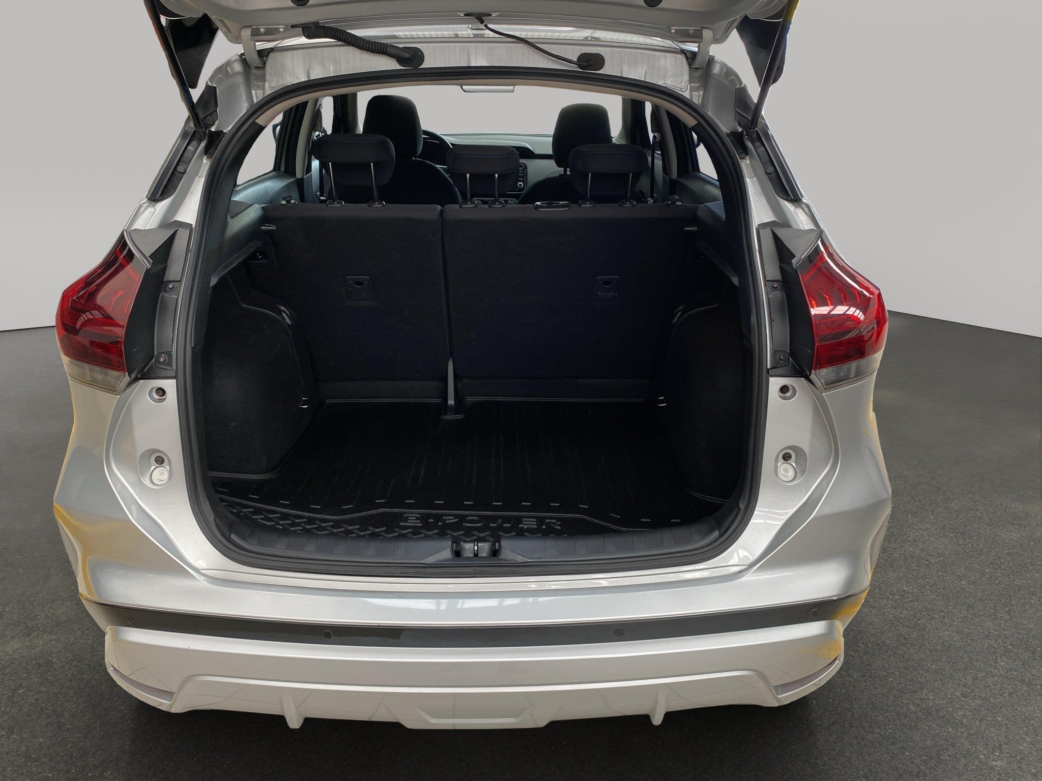 2024 Nissan Kicks VUD 5 pts. Advance e-Power, E-REV, TA, RA-17 (línea anterior)