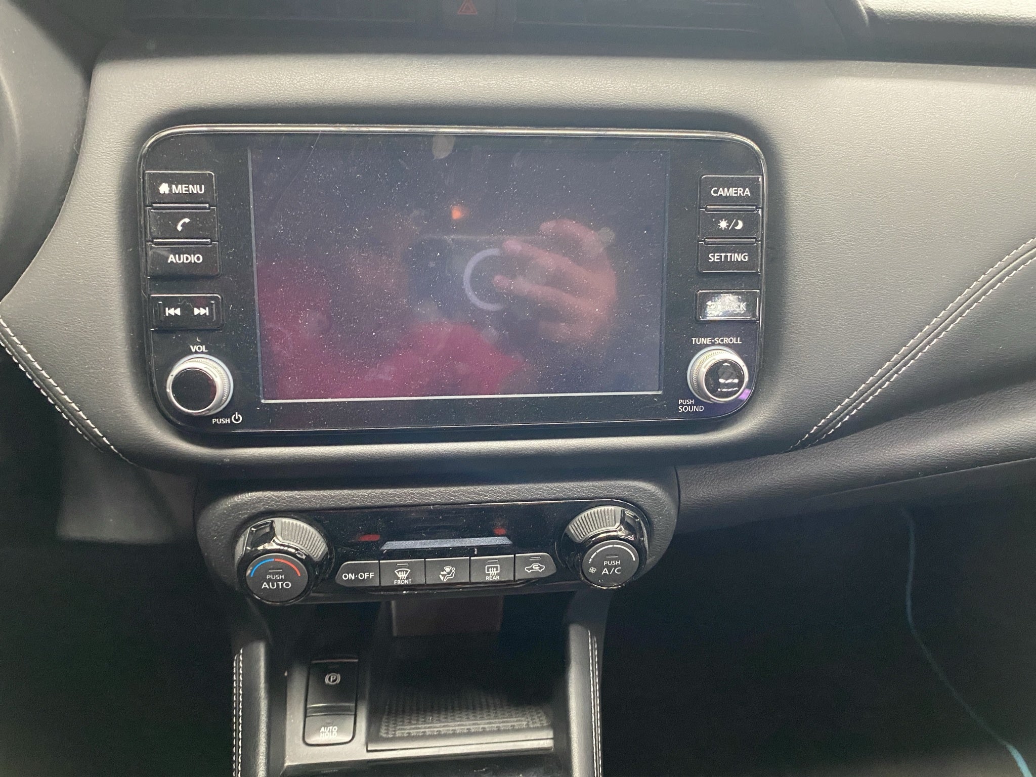 2024 Nissan Kicks VUD 5 pts. Advance e-Power, E-REV, TA, RA-17 (línea anterior)