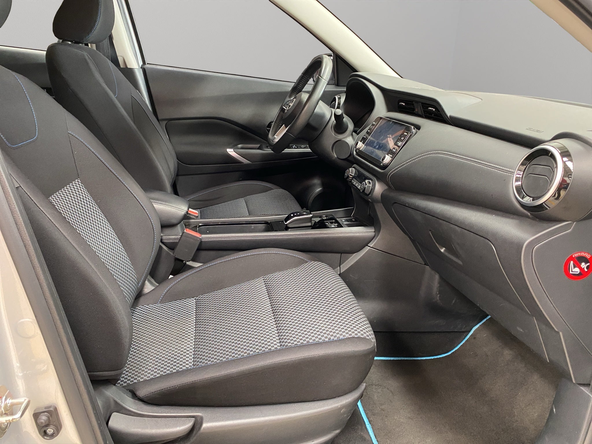 2024 Nissan Kicks VUD 5 pts. Advance e-Power, E-REV, TA, RA-17 (línea anterior)