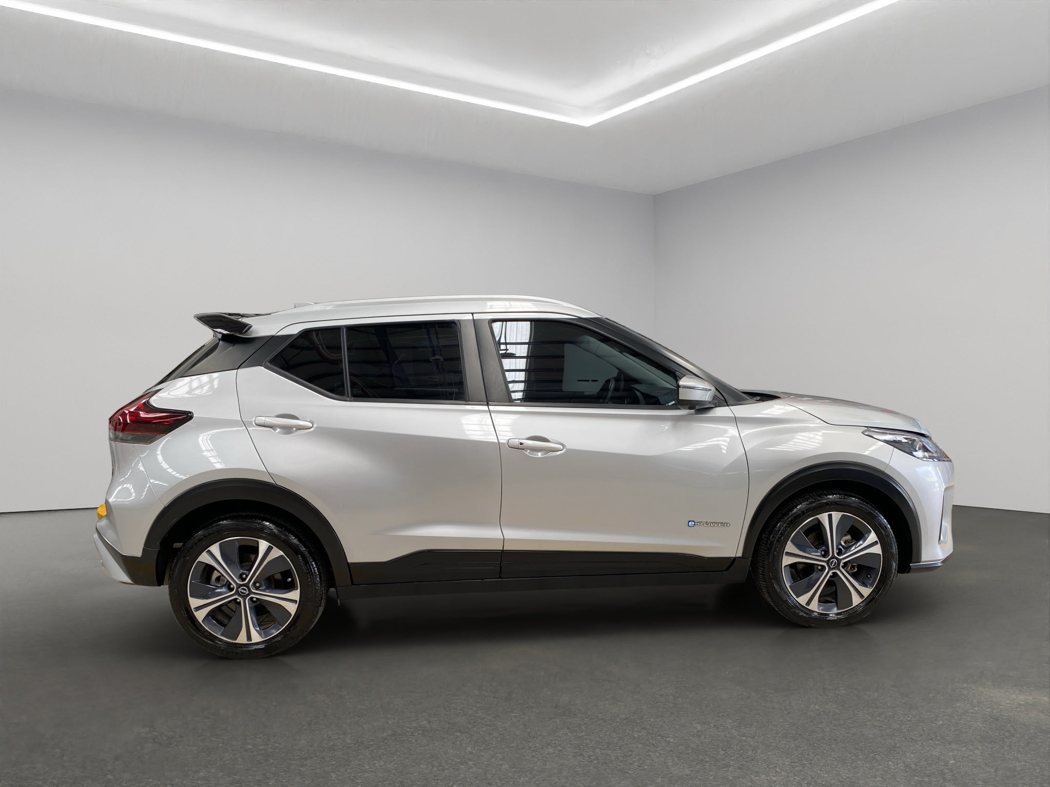 2024 Nissan Kicks VUD 5 pts. Advance e-Power, E-REV, TA, RA-17 (línea anterior)