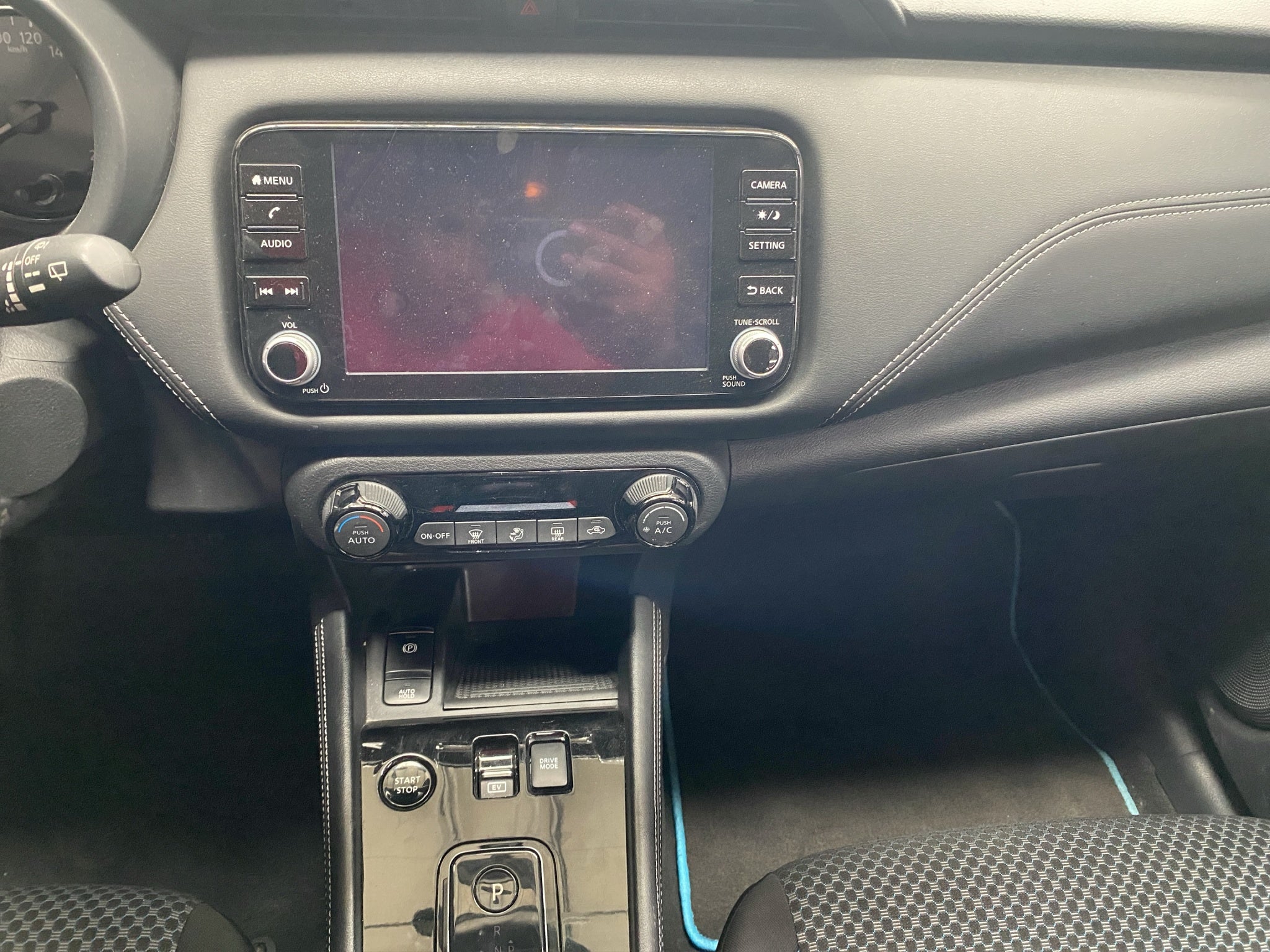 2024 Nissan Kicks VUD 5 pts. Advance e-Power, E-REV, TA, RA-17 (línea anterior)