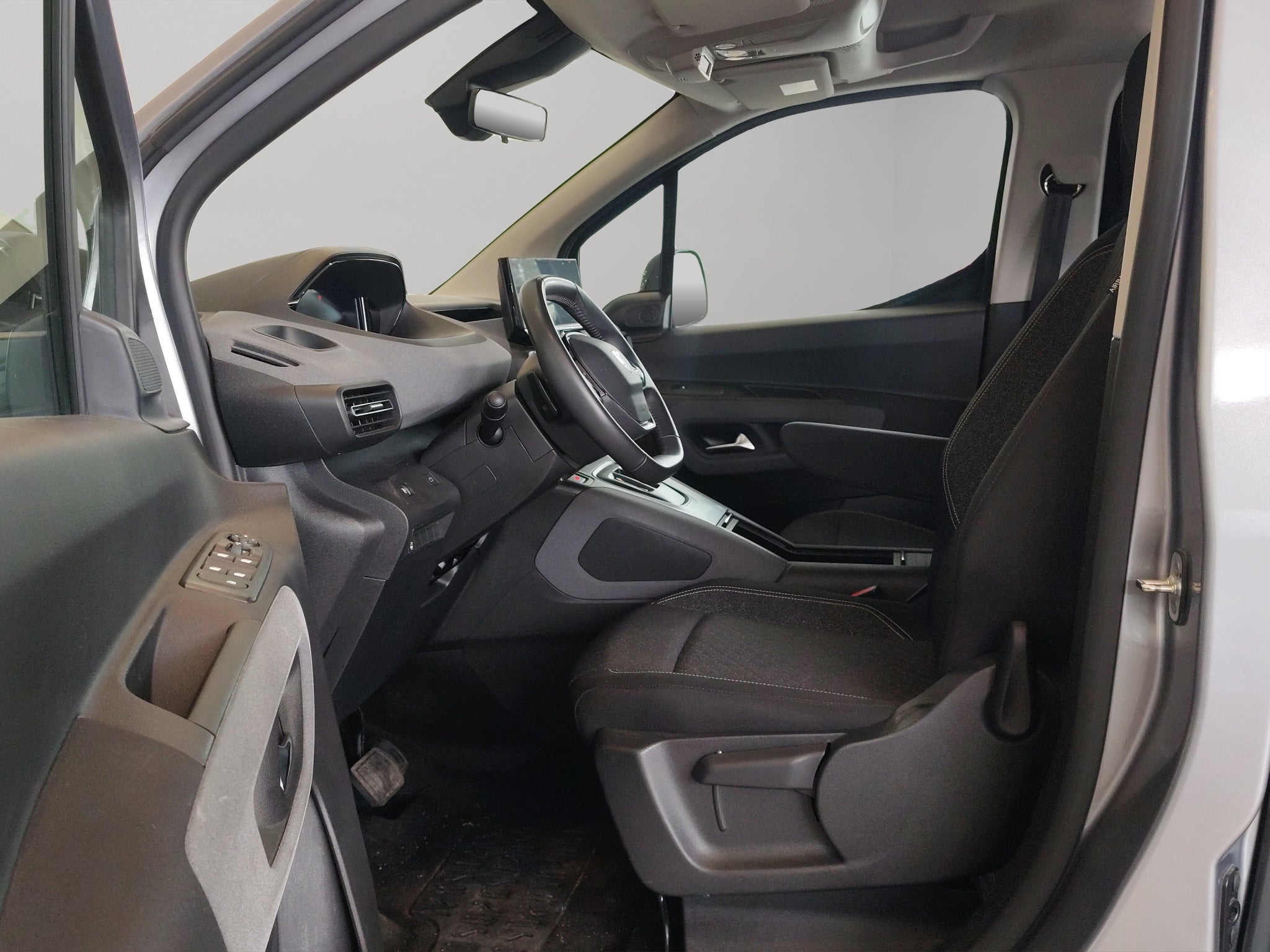 2026 Peugeot Rifter Minivan 5 pts. Allure Pack PureTech, 1.2T, TA, a/ac., 7 pas., R-16