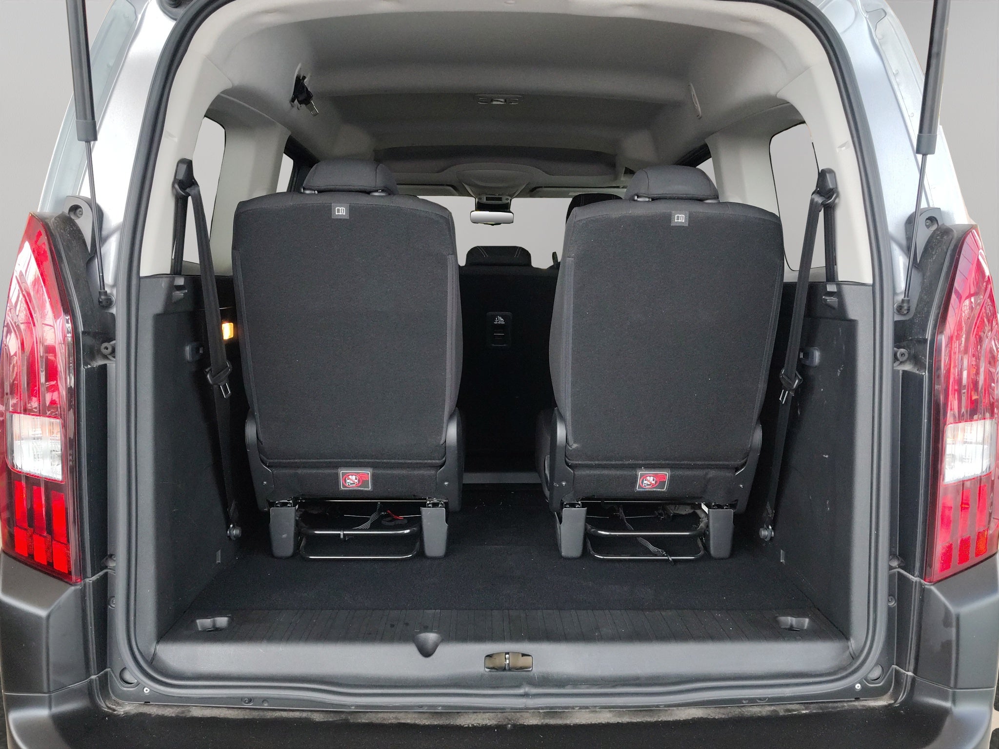 2026 Peugeot Rifter Minivan 5 pts. Allure Pack PureTech, 1.2T, TA, a/ac., 7 pas., R-16