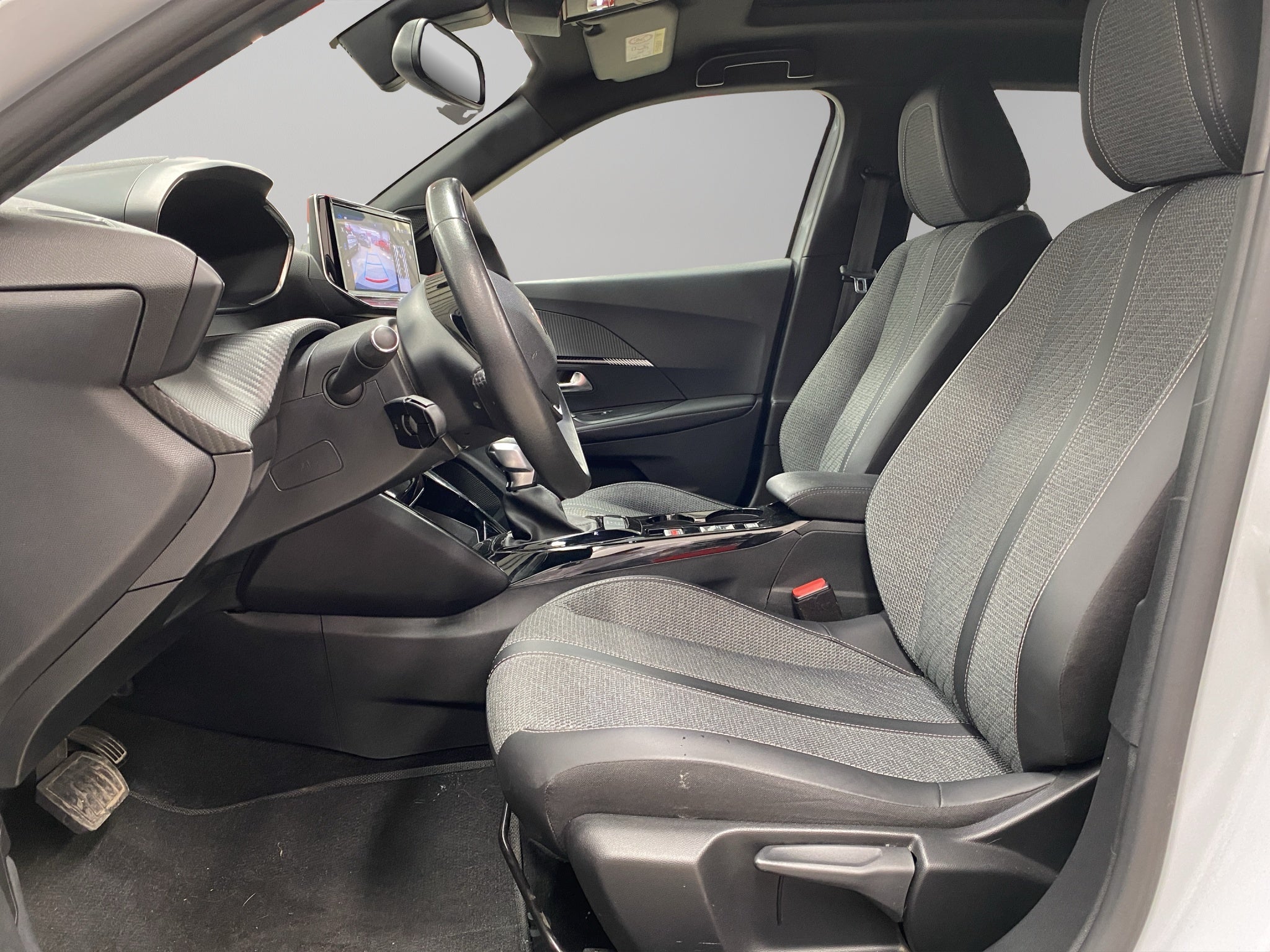 2025 Peugeot 2008 VUD 5 pts. Allure, 1.2T, TA, pantalla touch 10