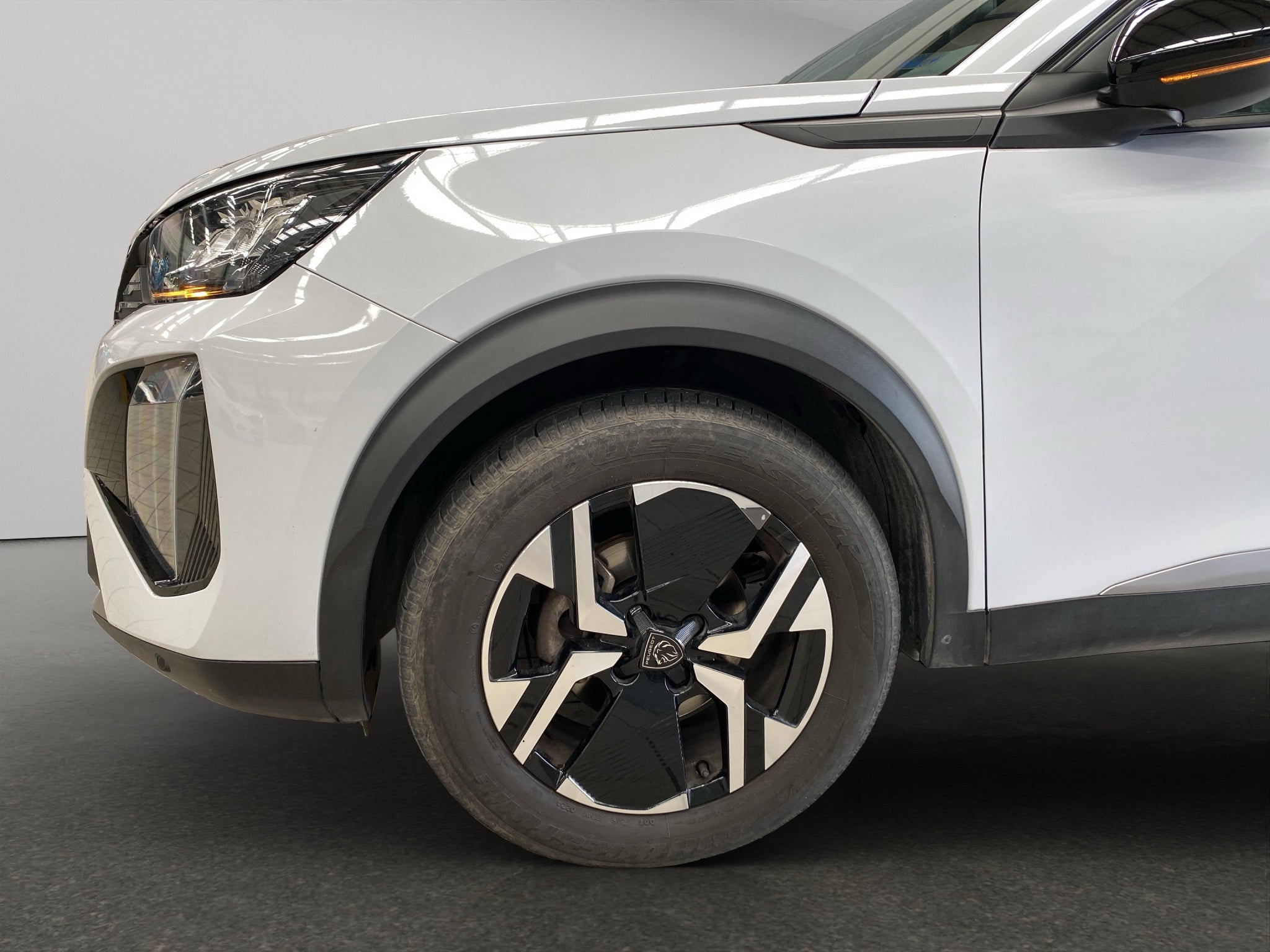 2025 Peugeot 2008 VUD 5 pts. Allure Pack, 1.2T, TA, TP, pantalla touch 10