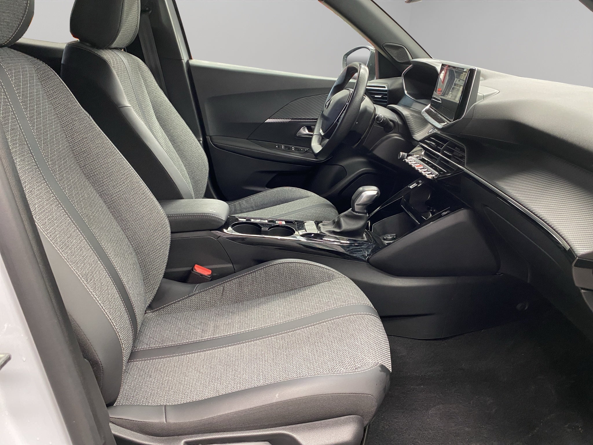 2025 Peugeot 2008 VUD 5 pts. Allure Pack, 1.2T, TA, TP, pantalla touch 10