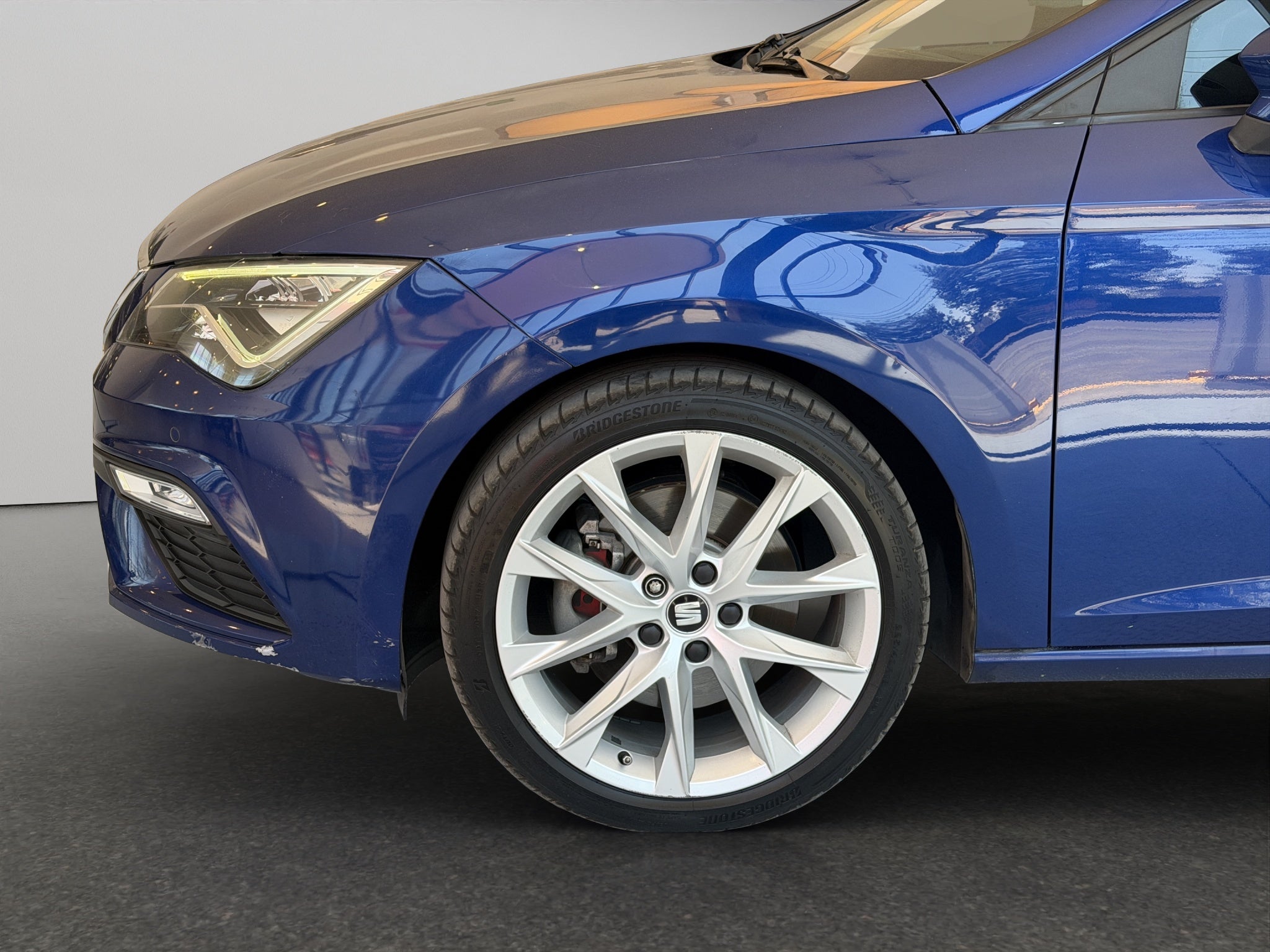 2018 Seat León 3 pts. FR, 180 HP, 1.8T, DSG, climatronic, tela/piel, QC, f. led, RA-18