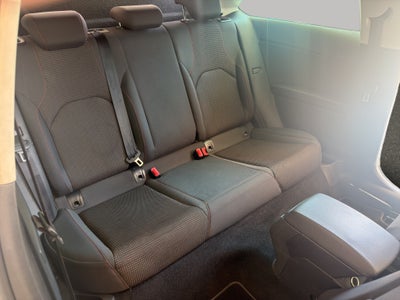 2018 Seat León 3 pts. FR, 180 HP, 1.8T, DSG, climatronic, tela/piel, QC, f. led, RA-18