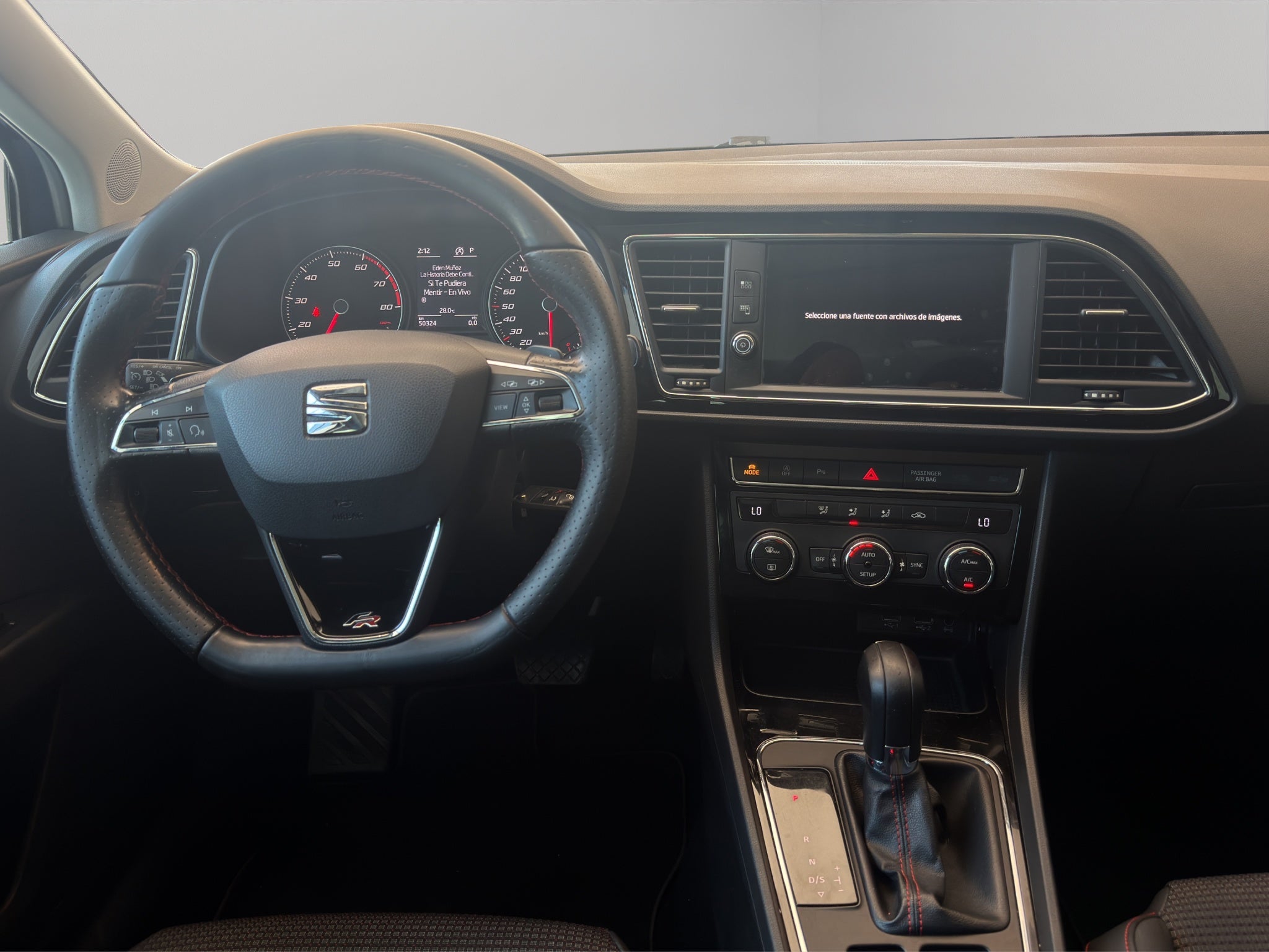2018 Seat León 3 pts. FR, 180 HP, 1.8T, DSG, climatronic, tela/piel, QC, f. led, RA-18