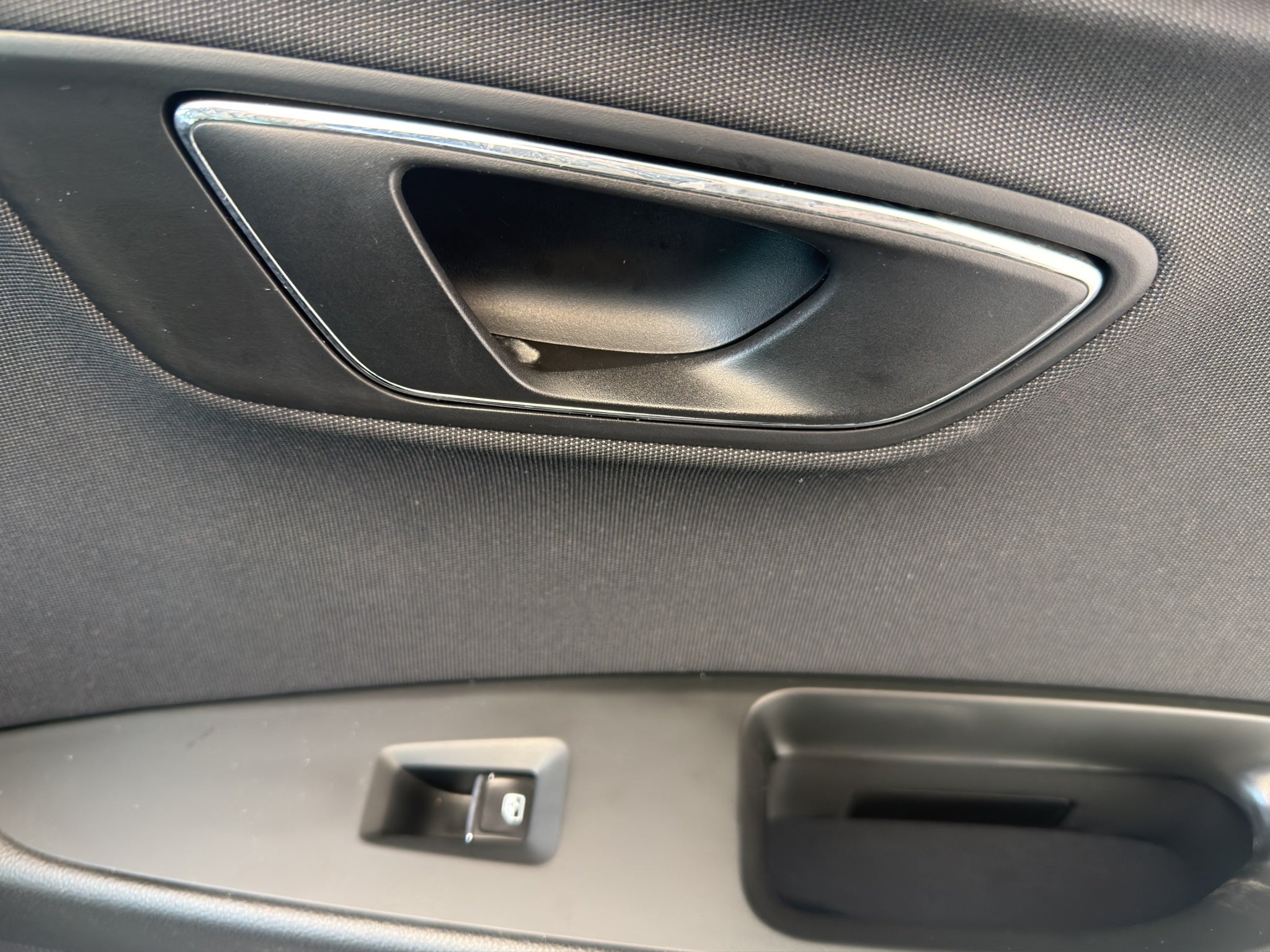 2018 Seat León 3 pts. FR, 180 HP, 1.8T, DSG, climatronic, tela/piel, QC, f. led, RA-18