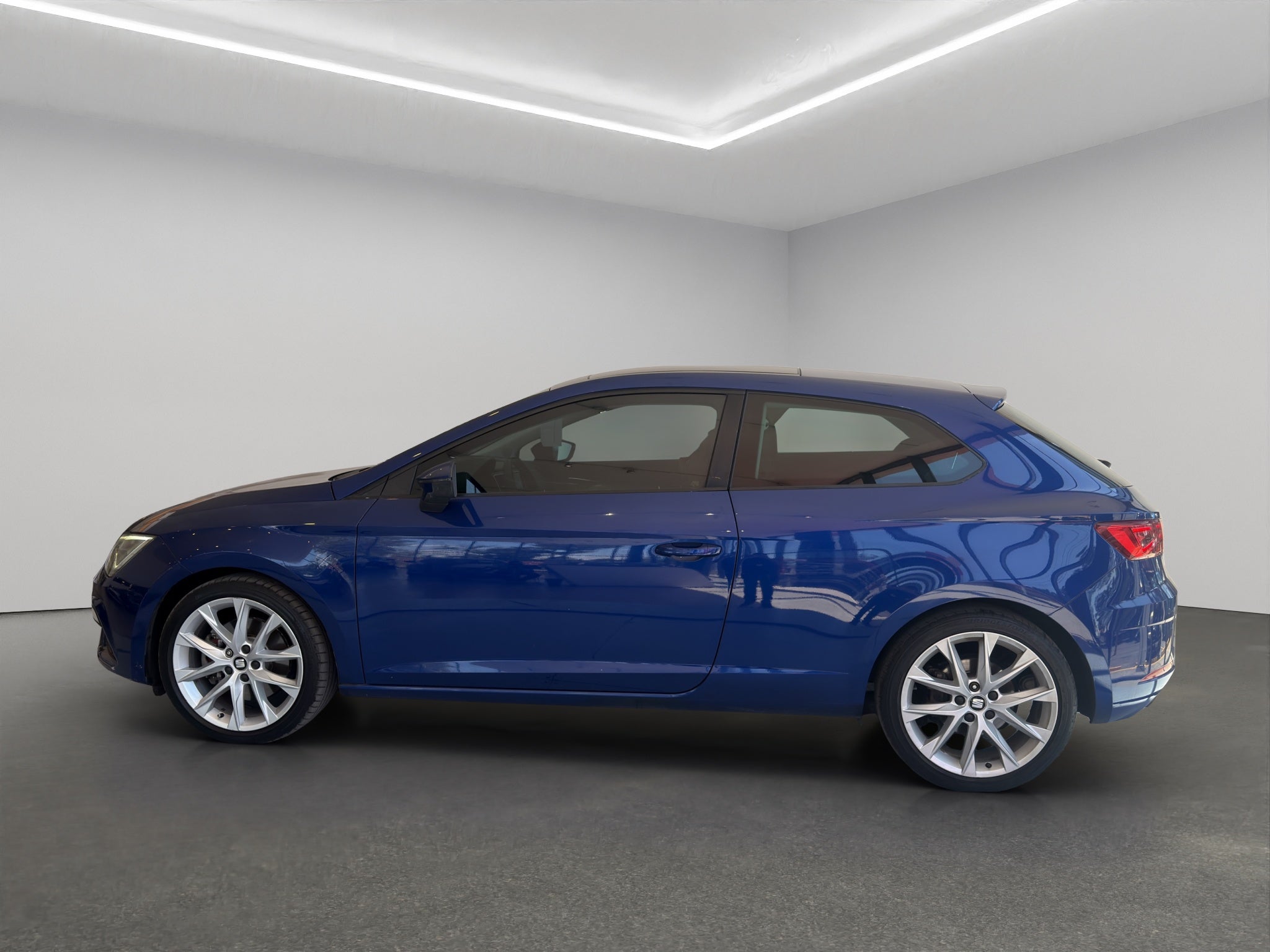 2018 Seat León 3 pts. FR, 180 HP, 1.8T, DSG, climatronic, tela/piel, QC, f. led, RA-18