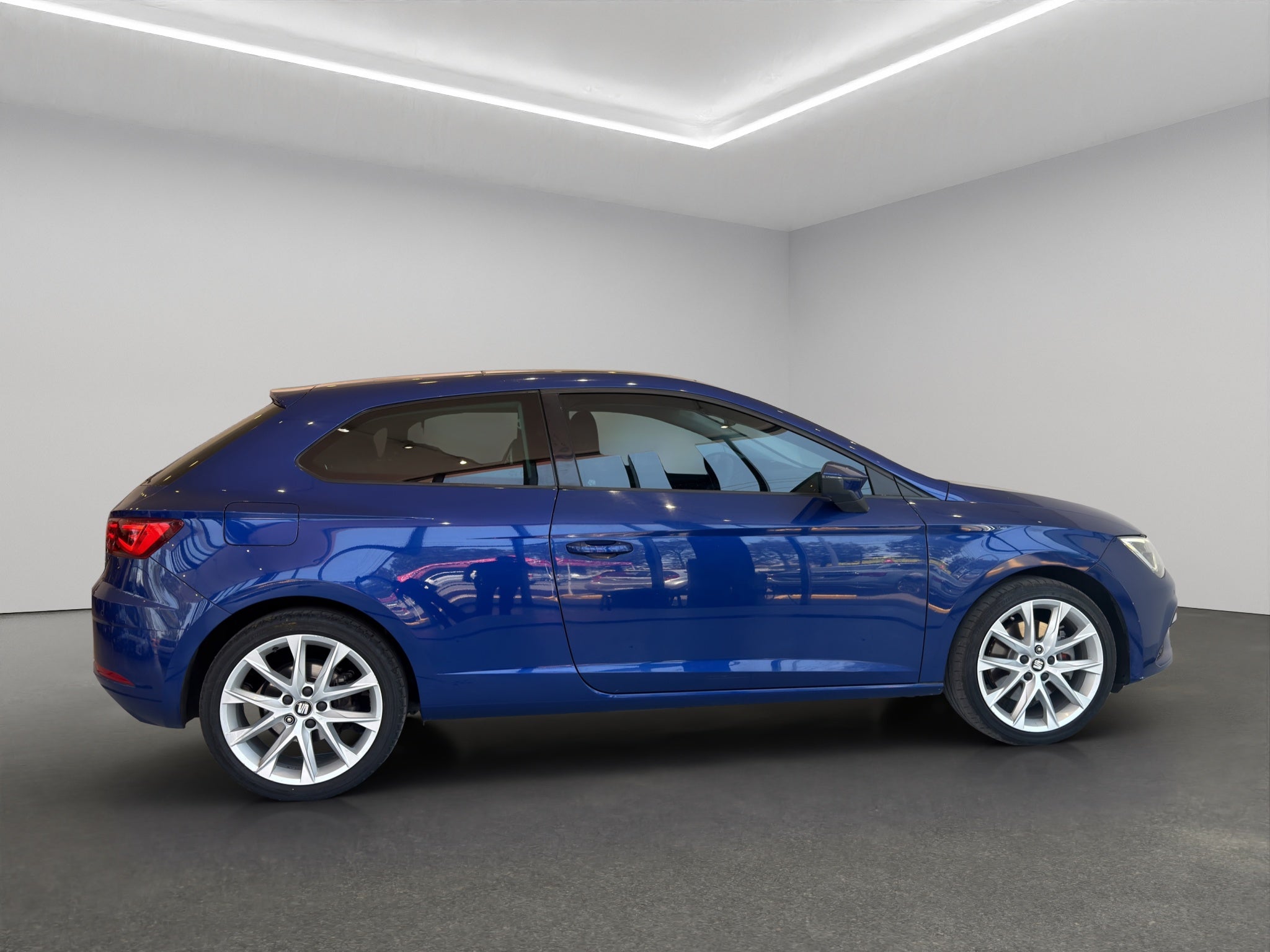 2018 Seat León 3 pts. FR, 180 HP, 1.8T, DSG, climatronic, tela/piel, QC, f. led, RA-18