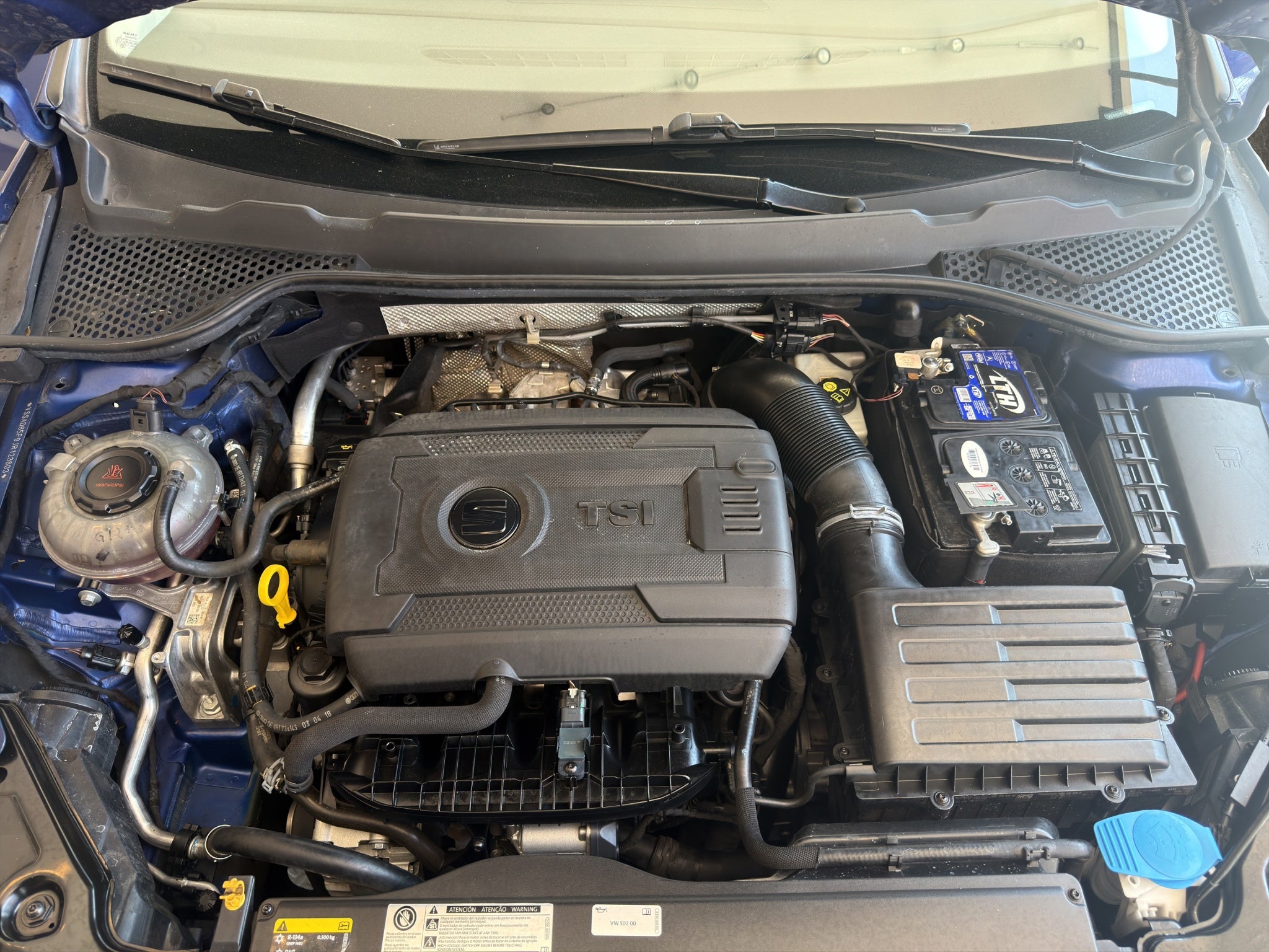 2018 Seat León 3 pts. FR, 180 HP, 1.8T, DSG, climatronic, tela/piel, QC, f. led, RA-18