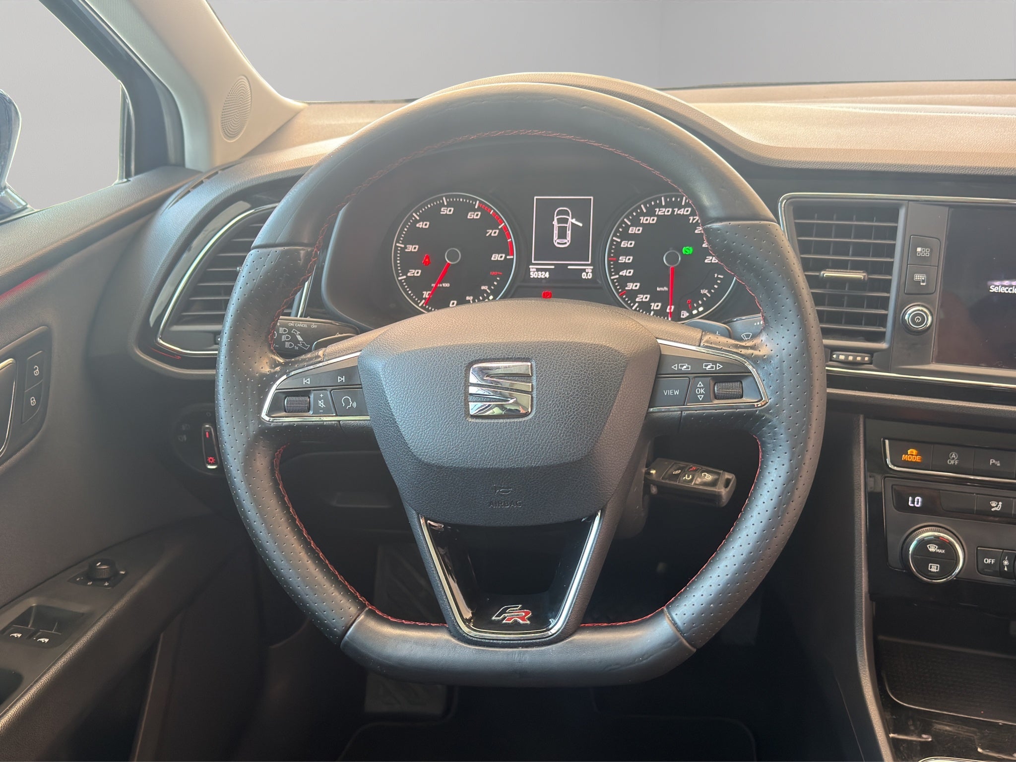 2018 Seat León 3 pts. FR, 180 HP, 1.8T, DSG, climatronic, tela/piel, QC, f. led, RA-18