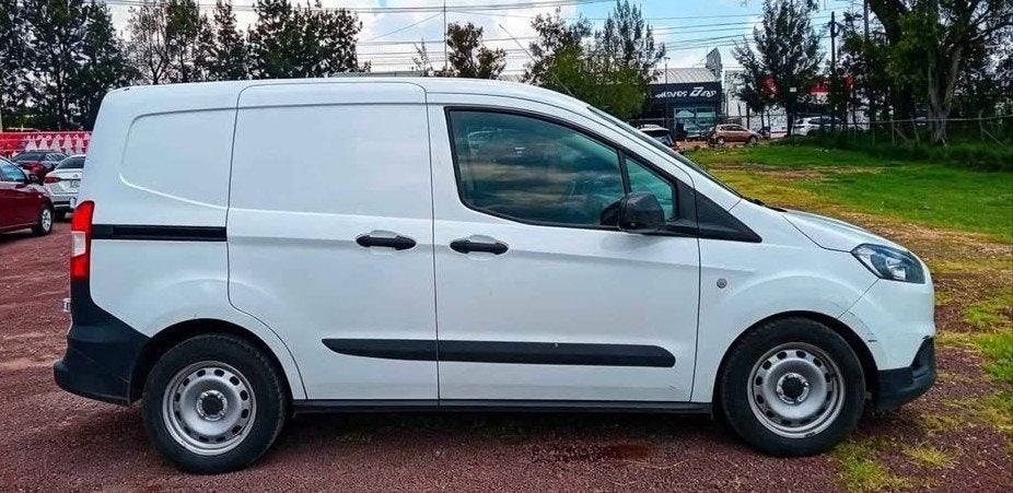 2023 Ford Comerciales Transit Courier Panel 4 pts. 1.0T, TM6, pta. lat. corrediza, R-15