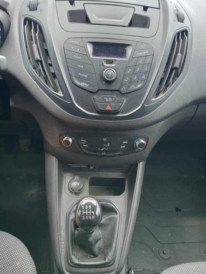 2023 Ford Comerciales Transit Courier Panel 4 pts. 1.0T, TM6, pta. lat. corrediza, R-15