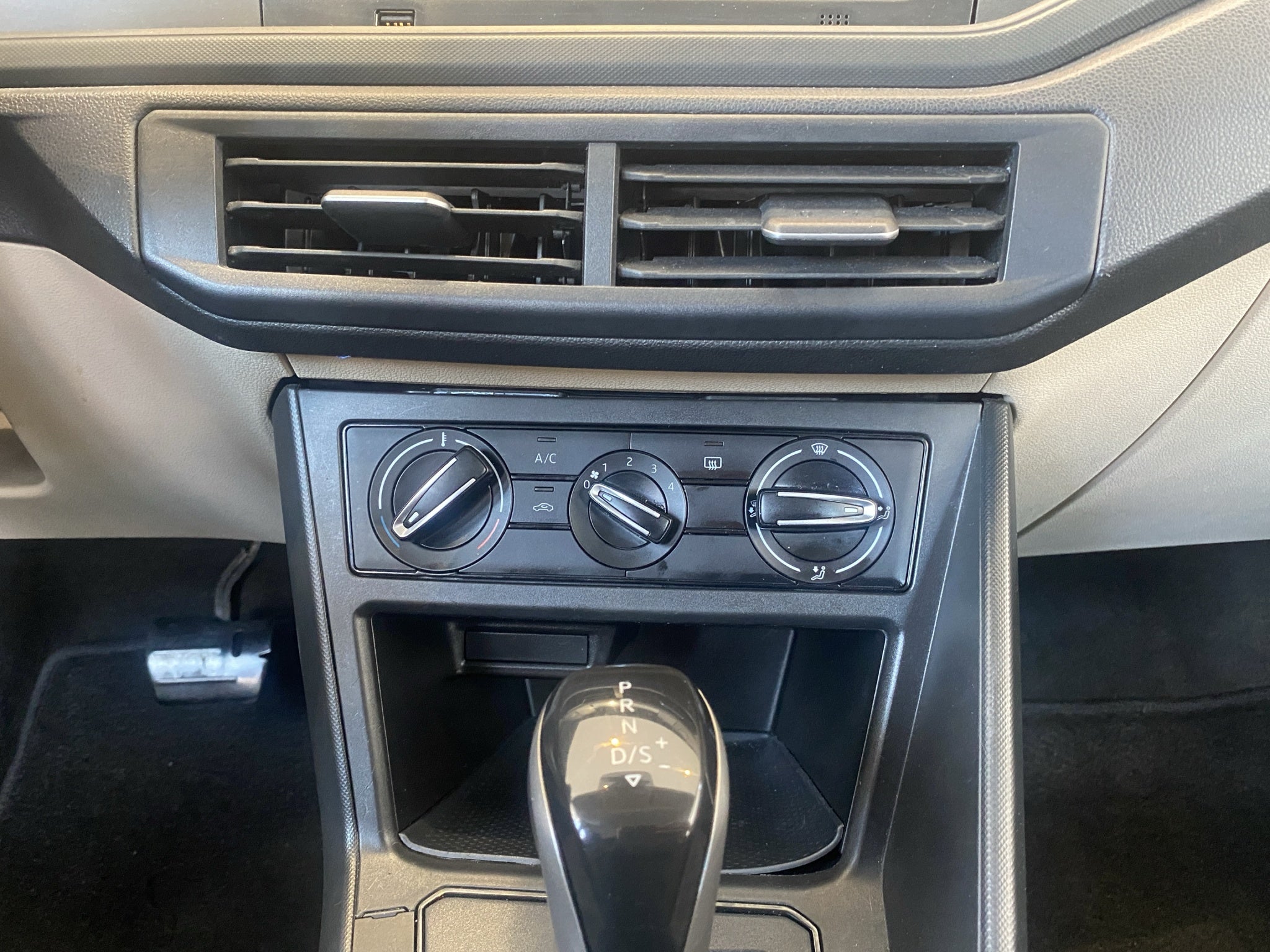 2024 Volkswagen Virtus 4 pts. Trendline, 1.6, AT a/c R-15