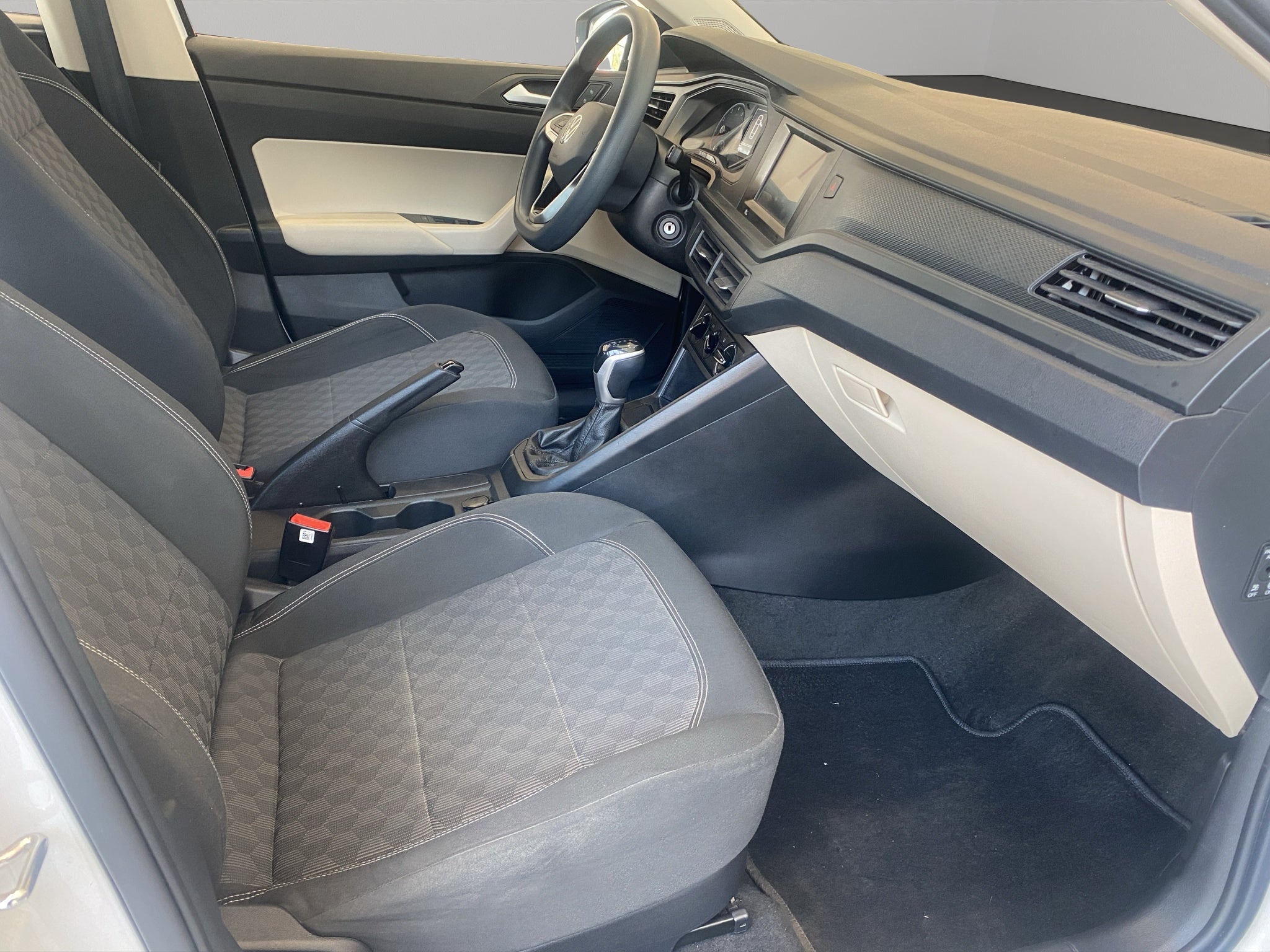 2024 Volkswagen Virtus 4 pts. Trendline, 1.6, AT a/c R-15