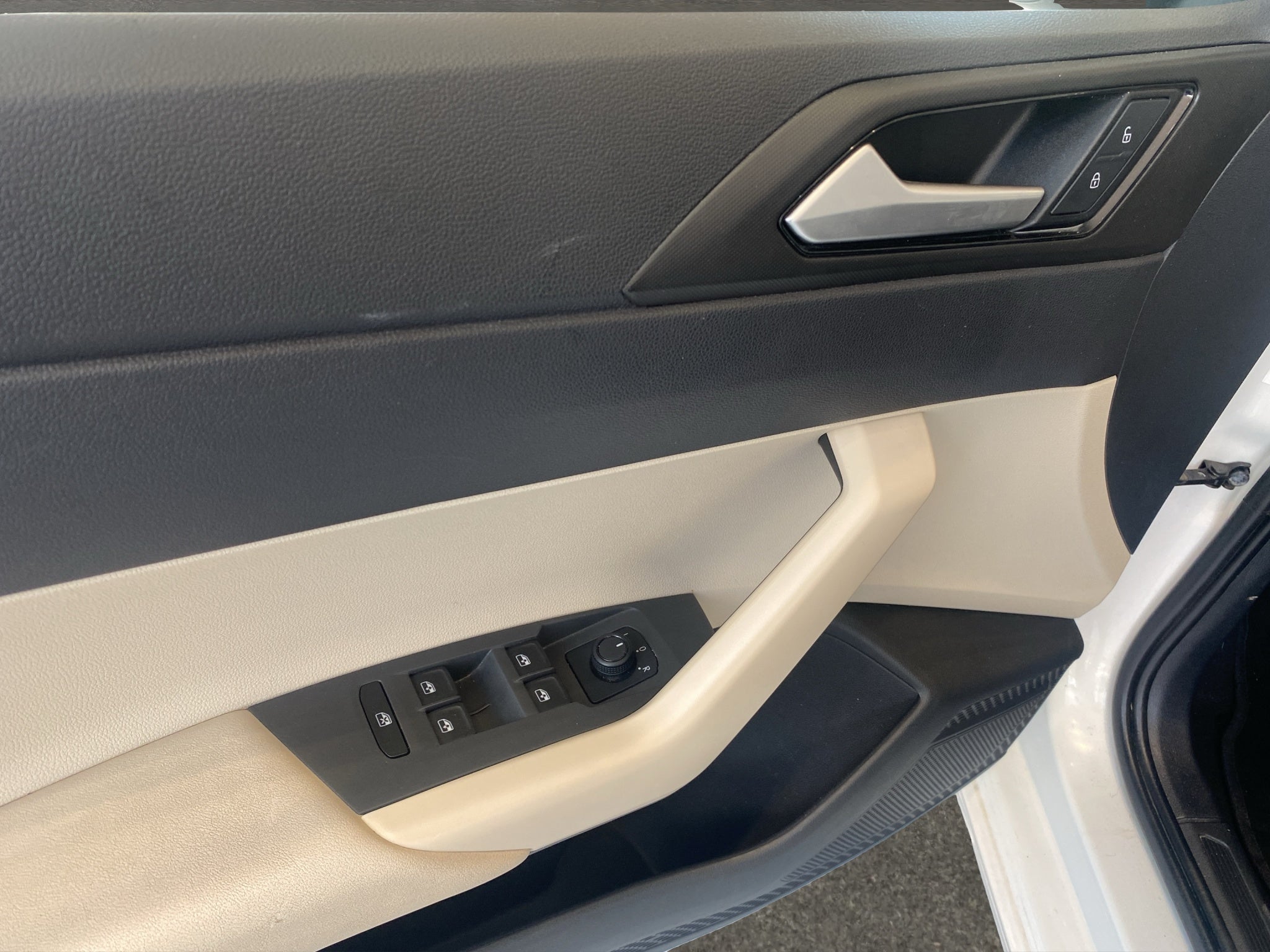 2024 Volkswagen Virtus 4 pts. Trendline, 1.6, AT a/c R-15