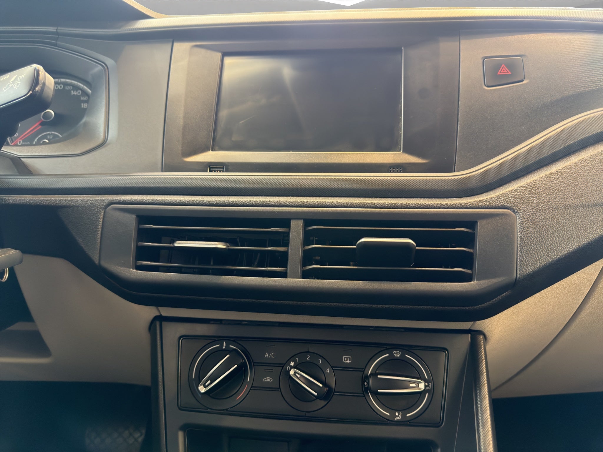 2024 Volkswagen Virtus 4 pts. Trendline, 1.6l, TM5, a/ac., R-15